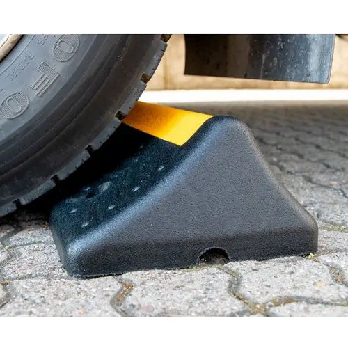 wielstop, wielkeg, blok-houdt-wagen-tegen